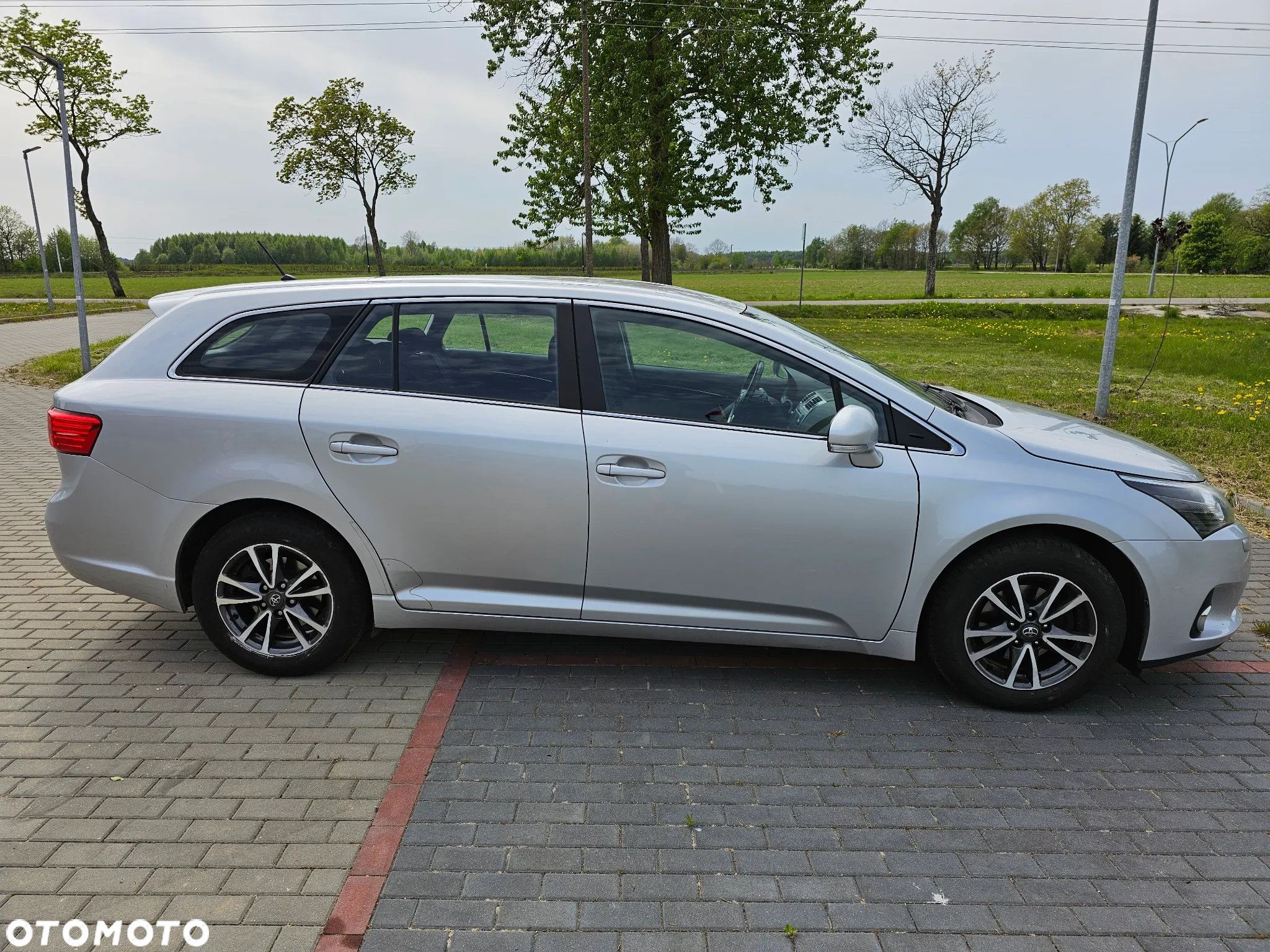 Toyota Avensis Combi 2.0 Executive - 6