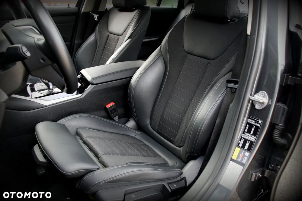 BMW Seria 3 330e Sport Line - 9