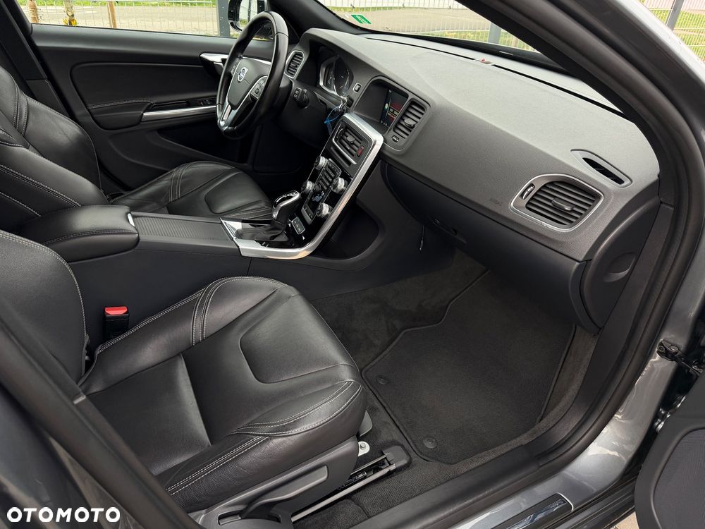 Volvo V60 D5 AWD Momentum - 29