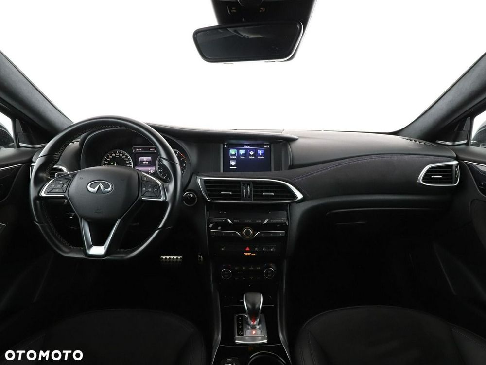 Infiniti Q30 2.0t DCT AWD Sport City Black - 16