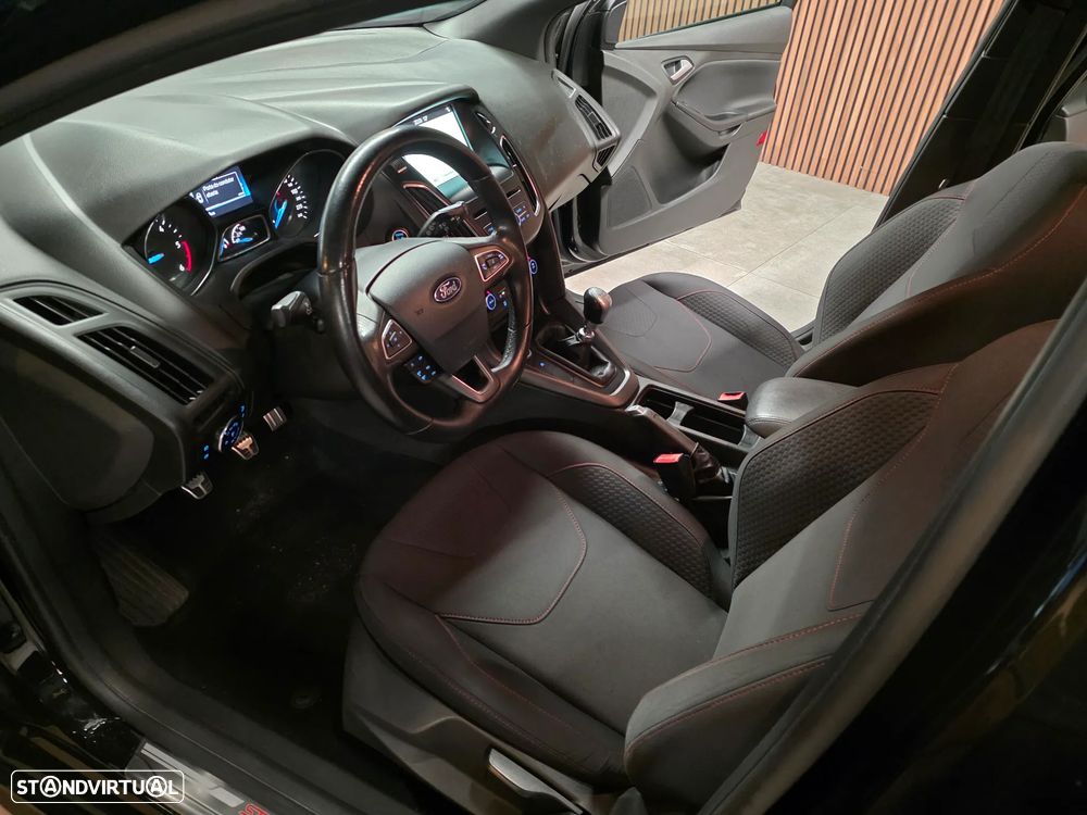 Ford Focus SW 1.5 TDCi ST-Line - 16