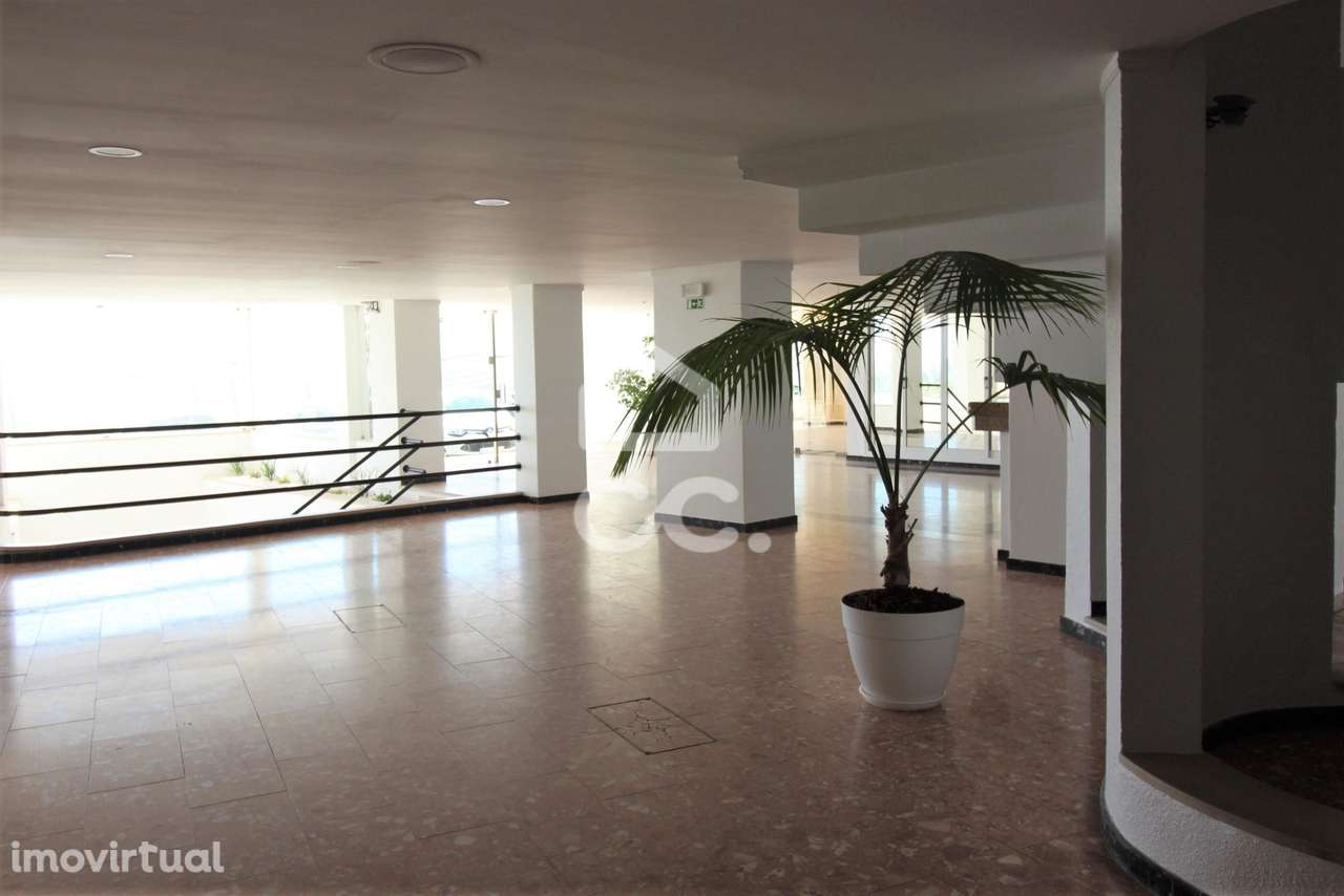 T2 Remodelado para Arrendar em Sesimbra - Grande imagem: 2/24