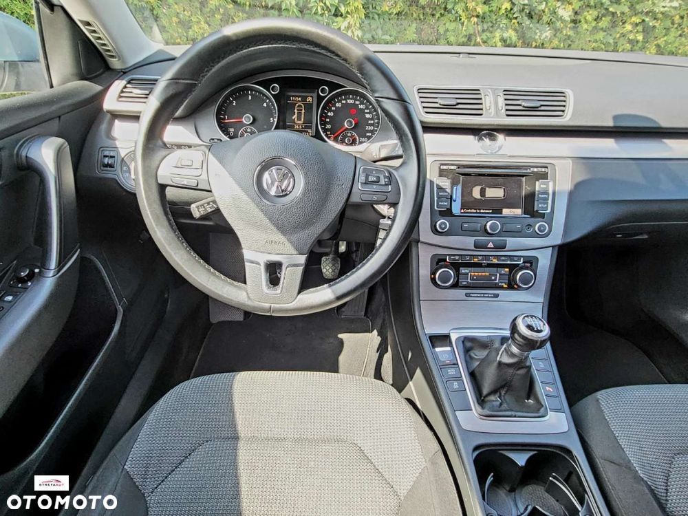 Volkswagen Passat - 20