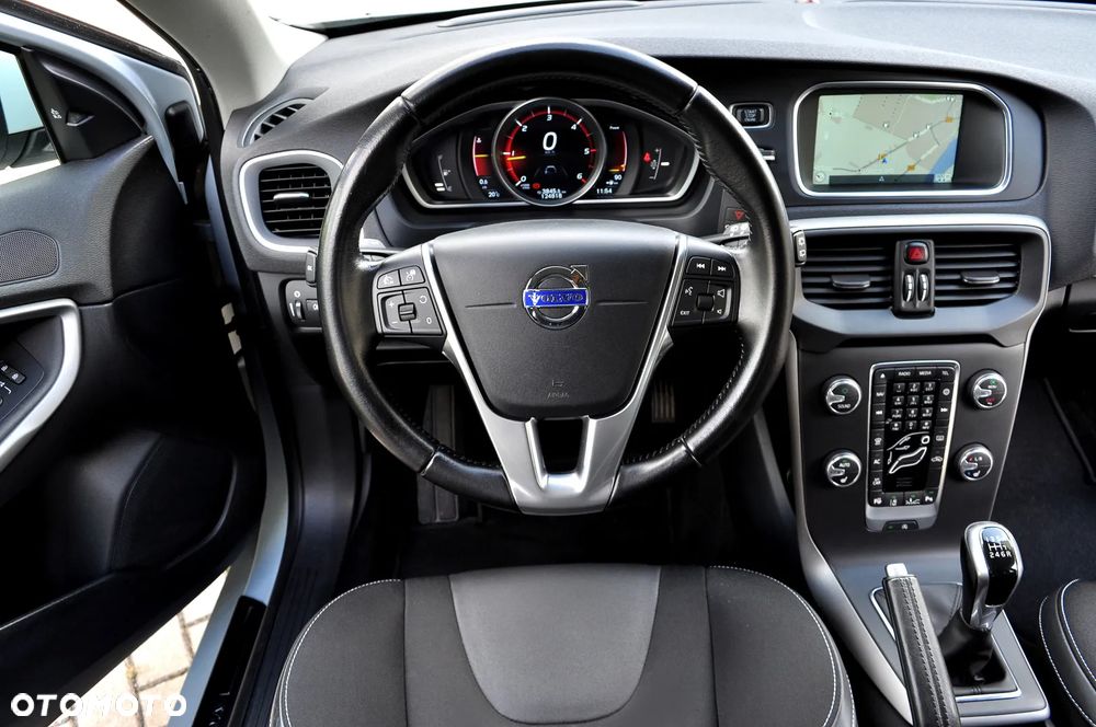 Volvo V40 D3 Inscription - 25