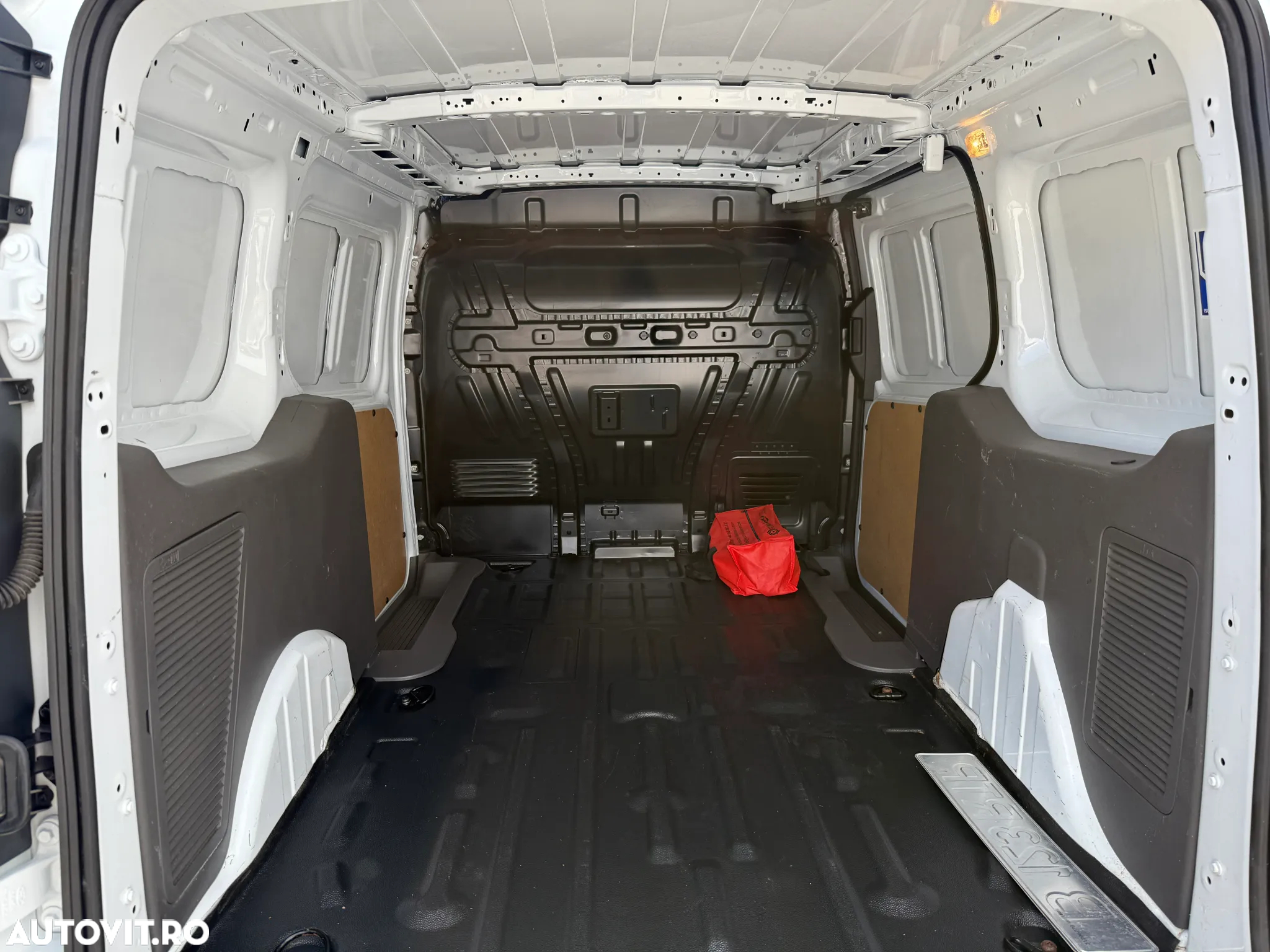 Ford Transit Connect 1.5 EcoBlue 100CP 6MT Kombi Commercial L2 Active - 8
