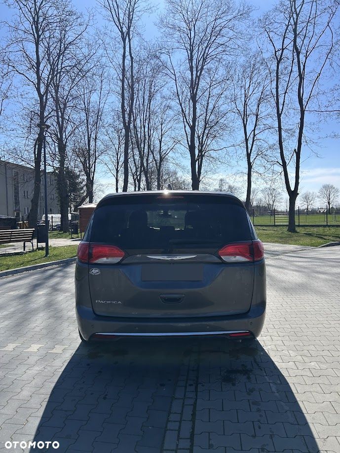 Chrysler Pacifica - 4