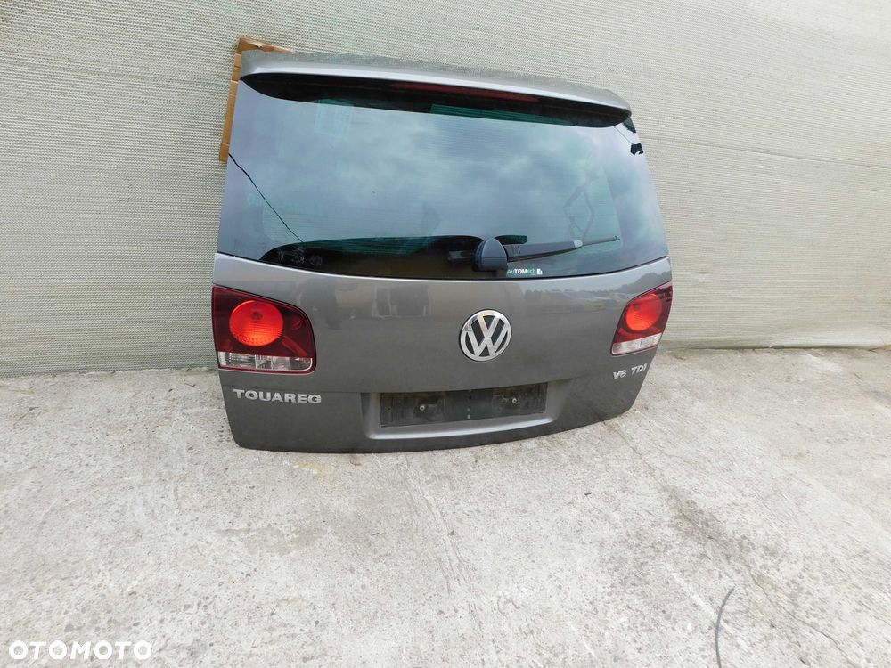 Klapa tylna bagażnika kompletna szyba lampy VW Touareg szary