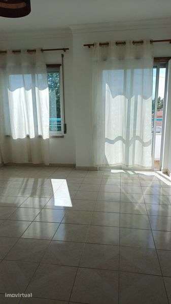 Arrenda-se apartamento T1 - Grande imagem: 2/11