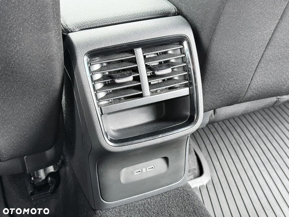 Skoda Octavia 1.5 TSI mHEV Selection DSG - 32