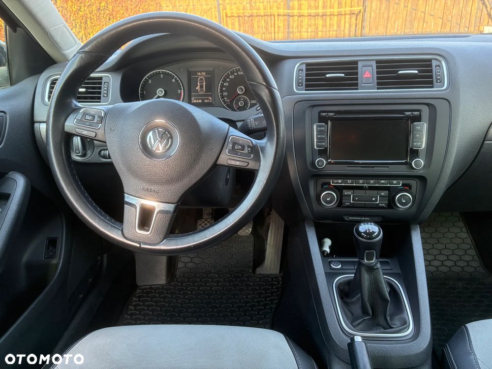 Volkswagen Jetta 1.6 TDI Highline - 6