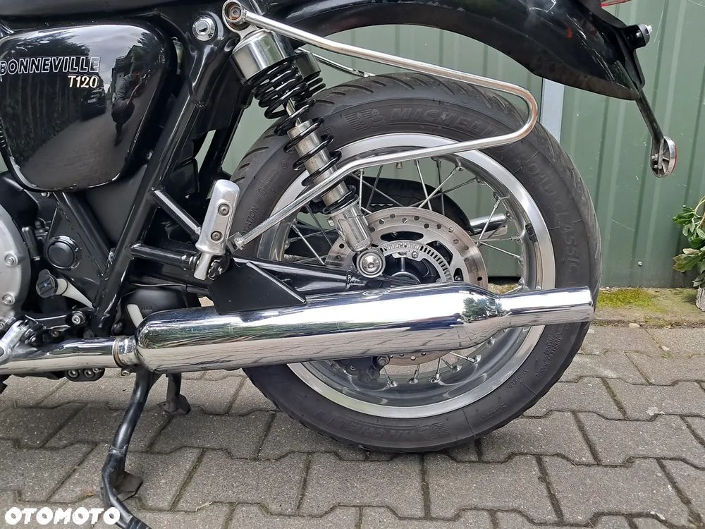 Triumph Bonneville - 6