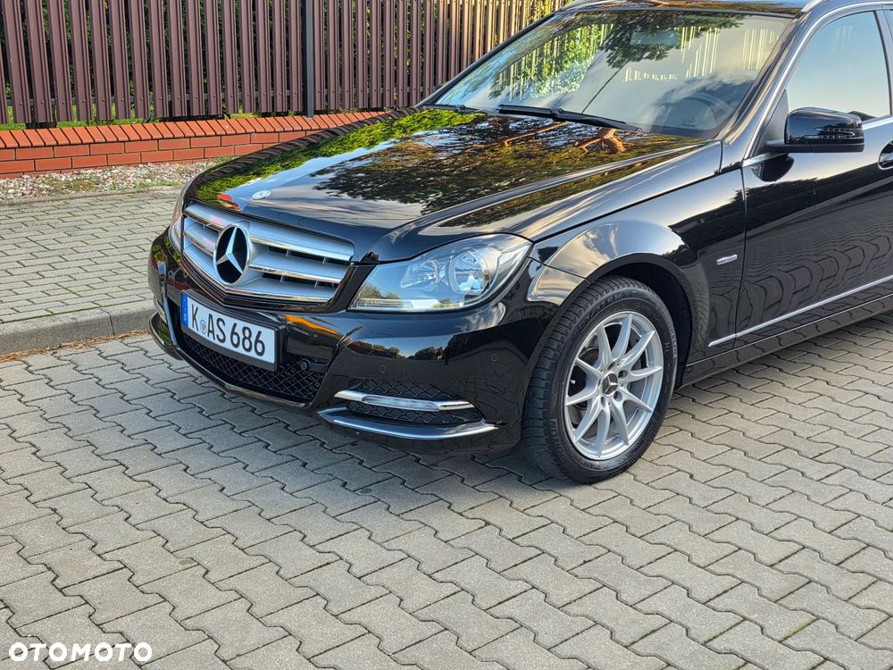 Mercedes-Benz C-Class 2011 photo 2