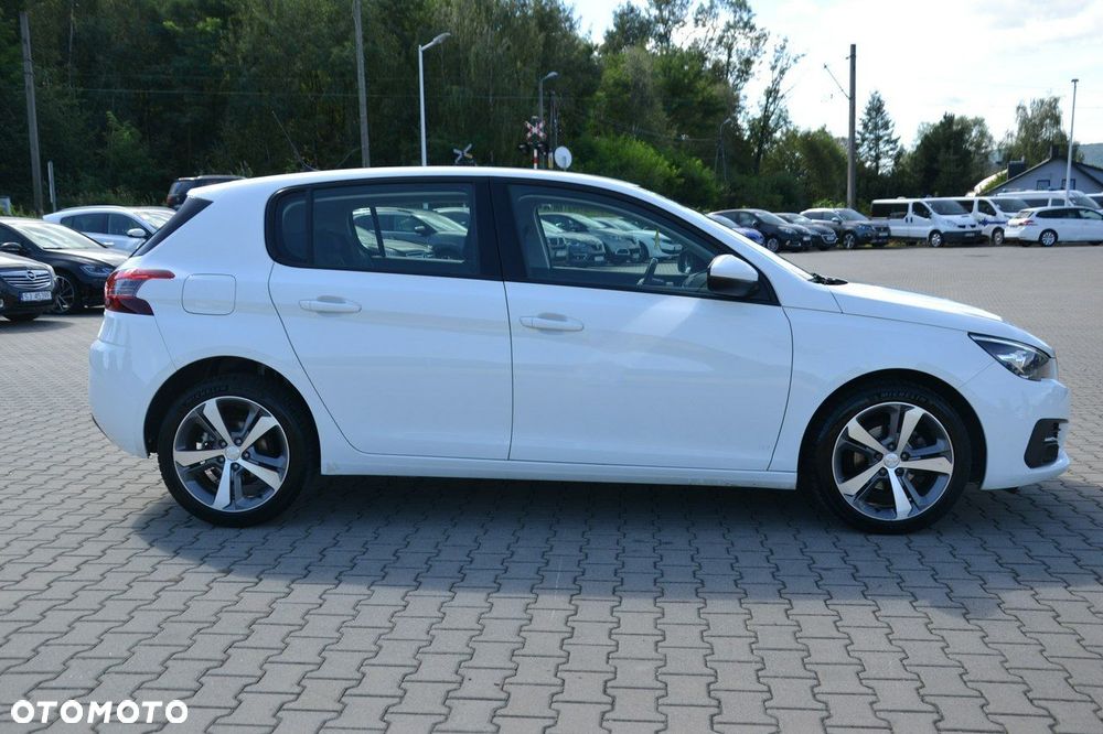 Peugeot 308 - 8