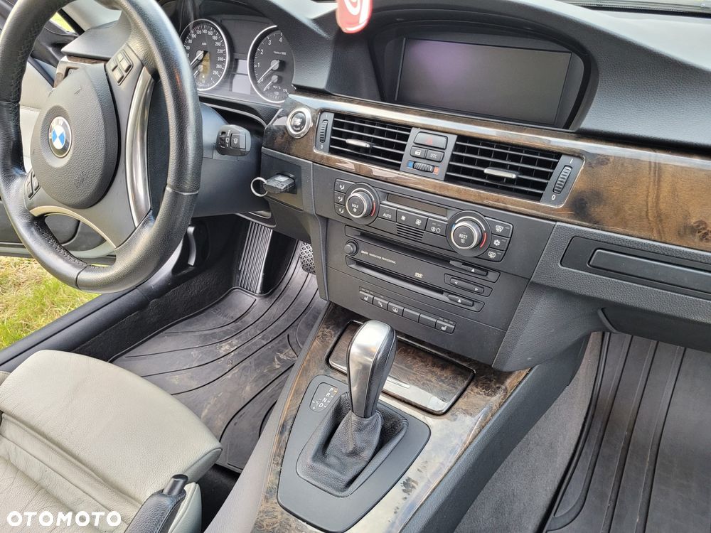 BMW Seria 3 325i Coupe - 12