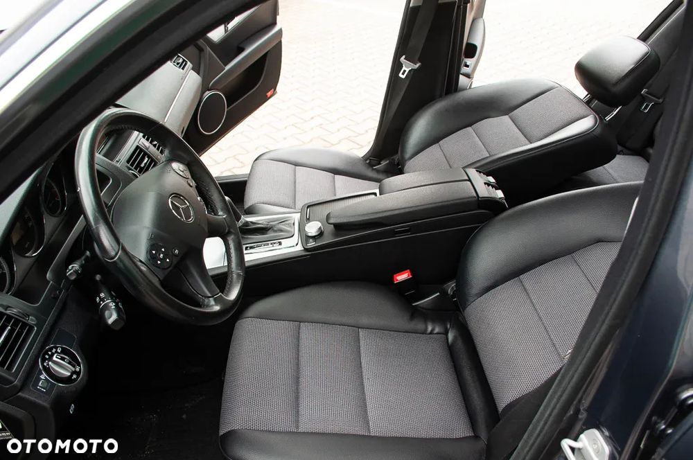 Mercedes-Benz Klasa C 180 CGI Automatik BlueEFFICIENCY Elegance - 40