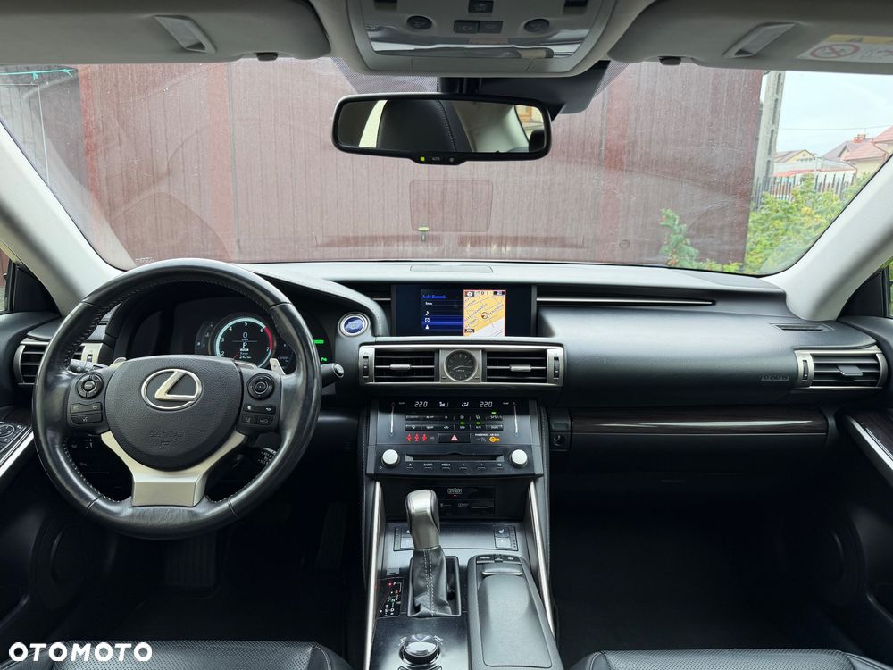Lexus IS 300h Prestige - 8
