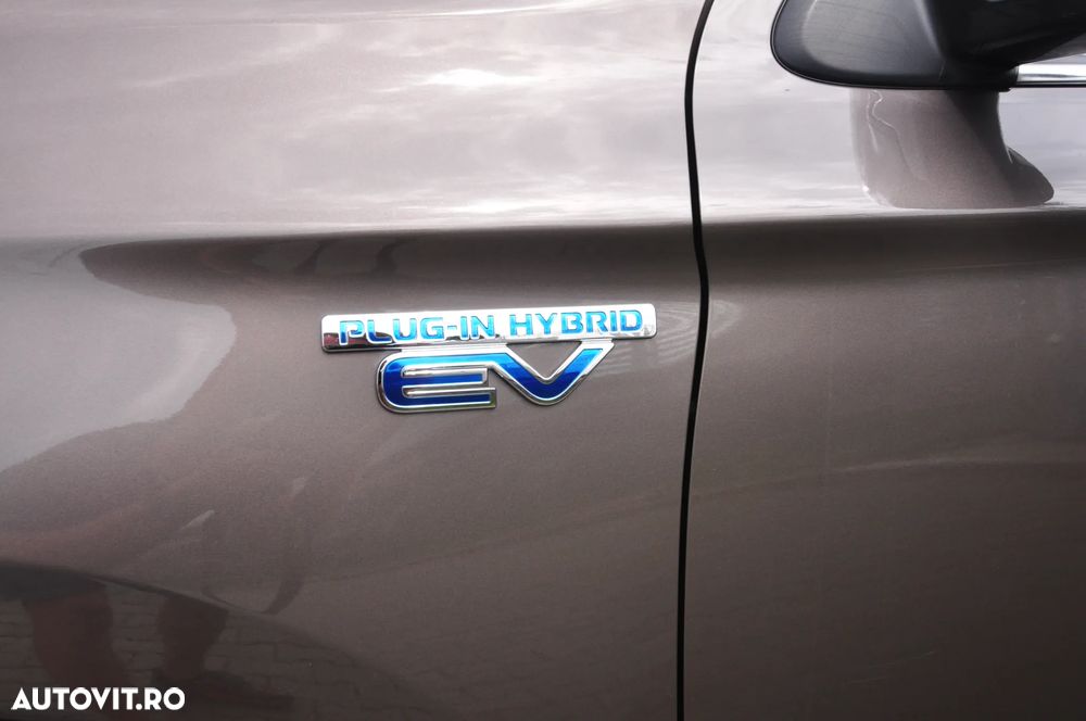 Mitsubishi Outlander PHEV 2.4 L 4X4 Instyle - 14