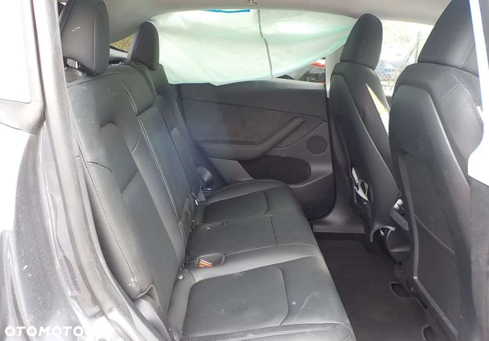 Tesla Model Y RWD - 14