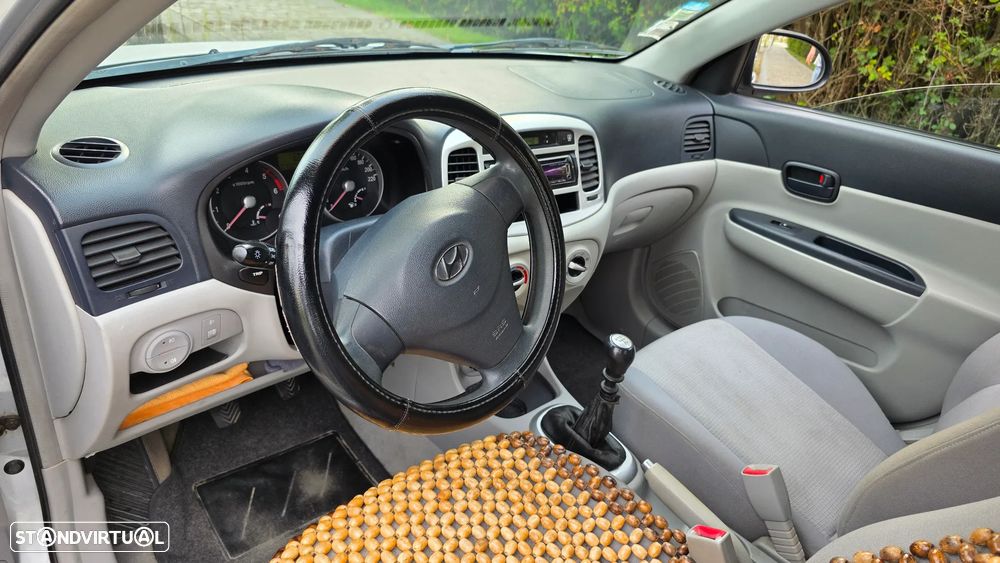 Hyundai Accent - 8
