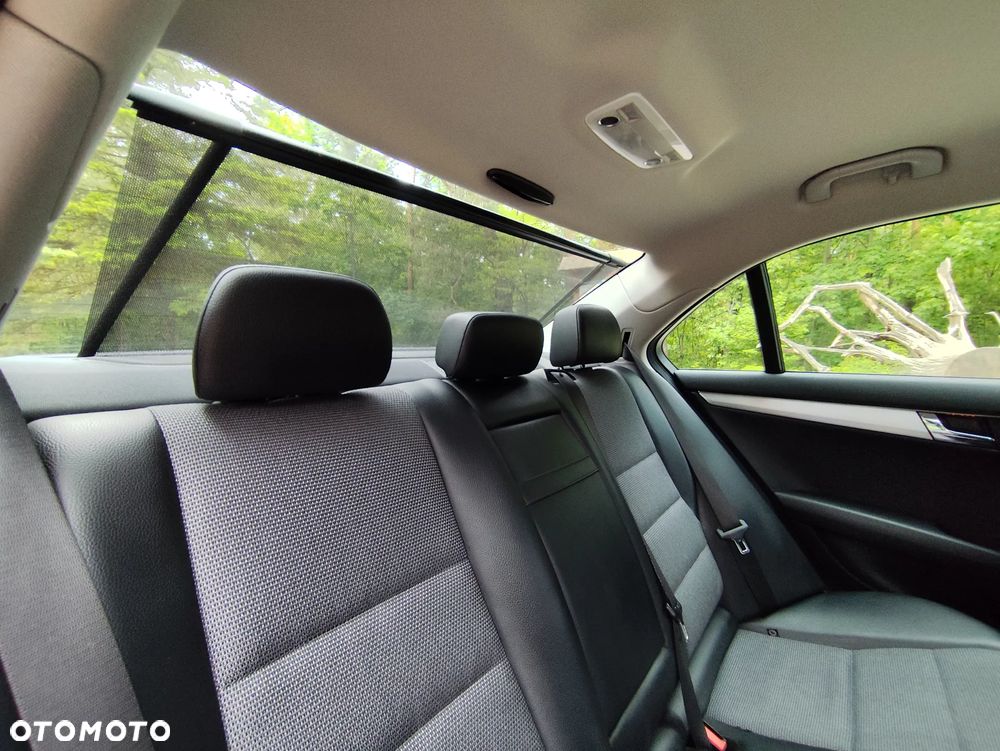 Mercedes-Benz Klasa C 180 BlueEFFICIENCY Avantgarde - 21
