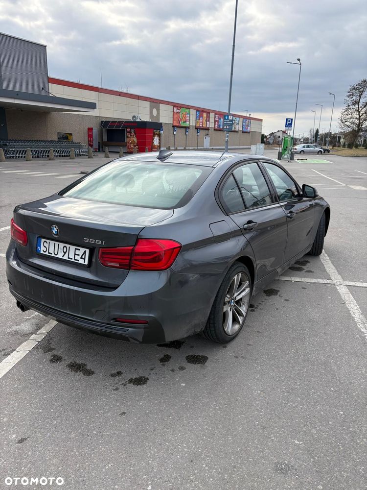BMW Seria 3 328i Sport Line - 3