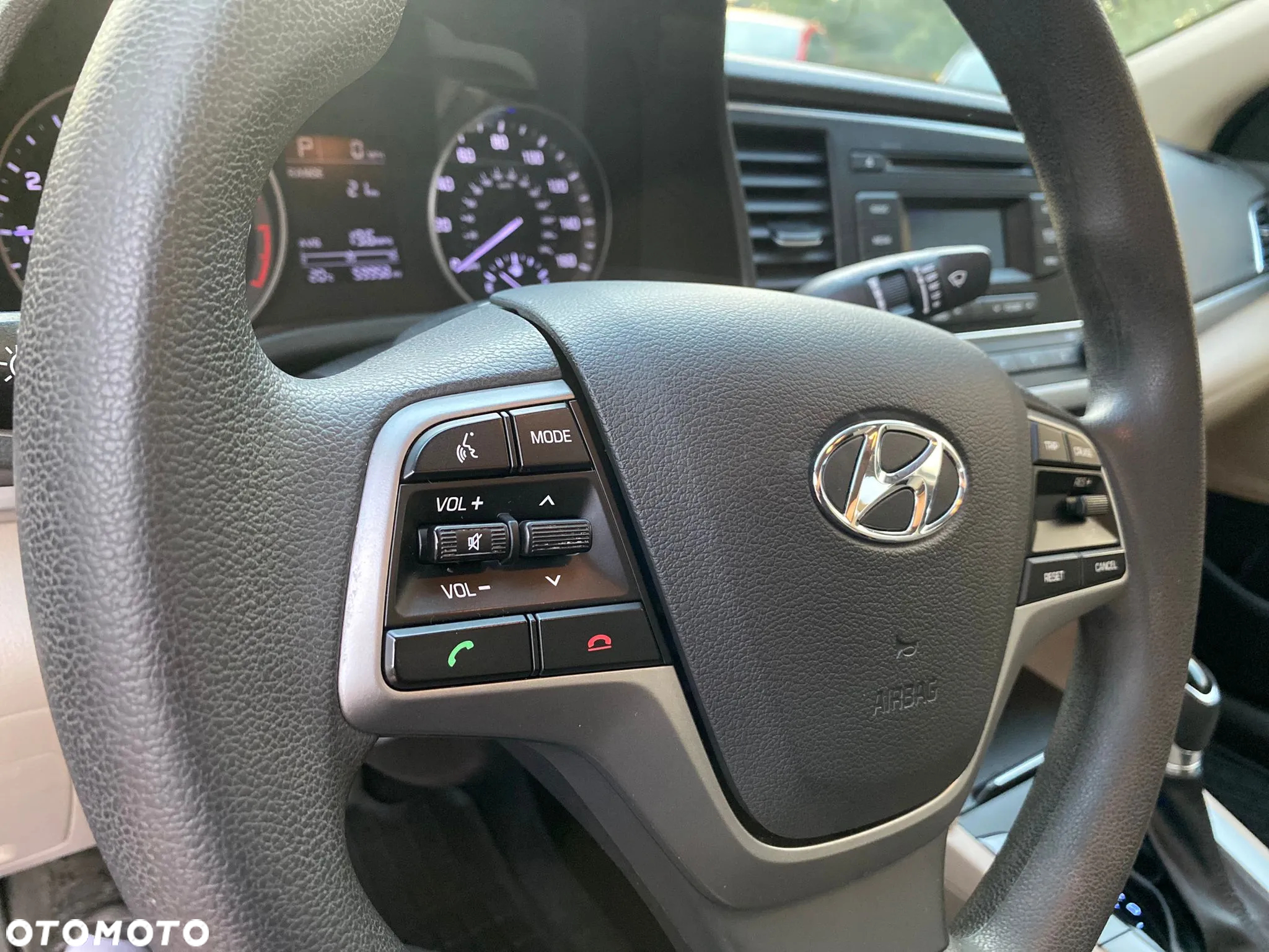 Hyundai Elantra - 25