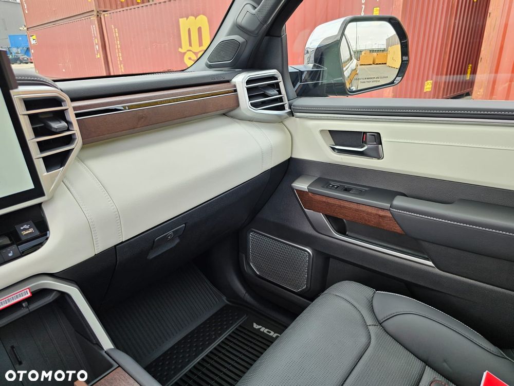 Toyota Sequoia - 15