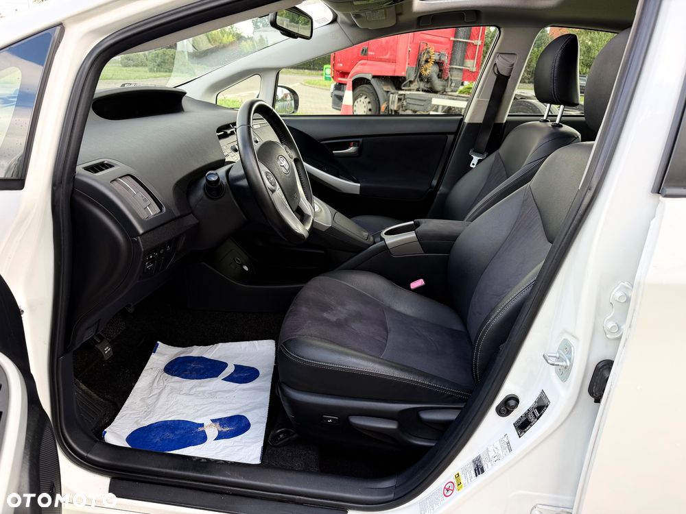 Toyota Prius 1.8 HSD Premium - 10