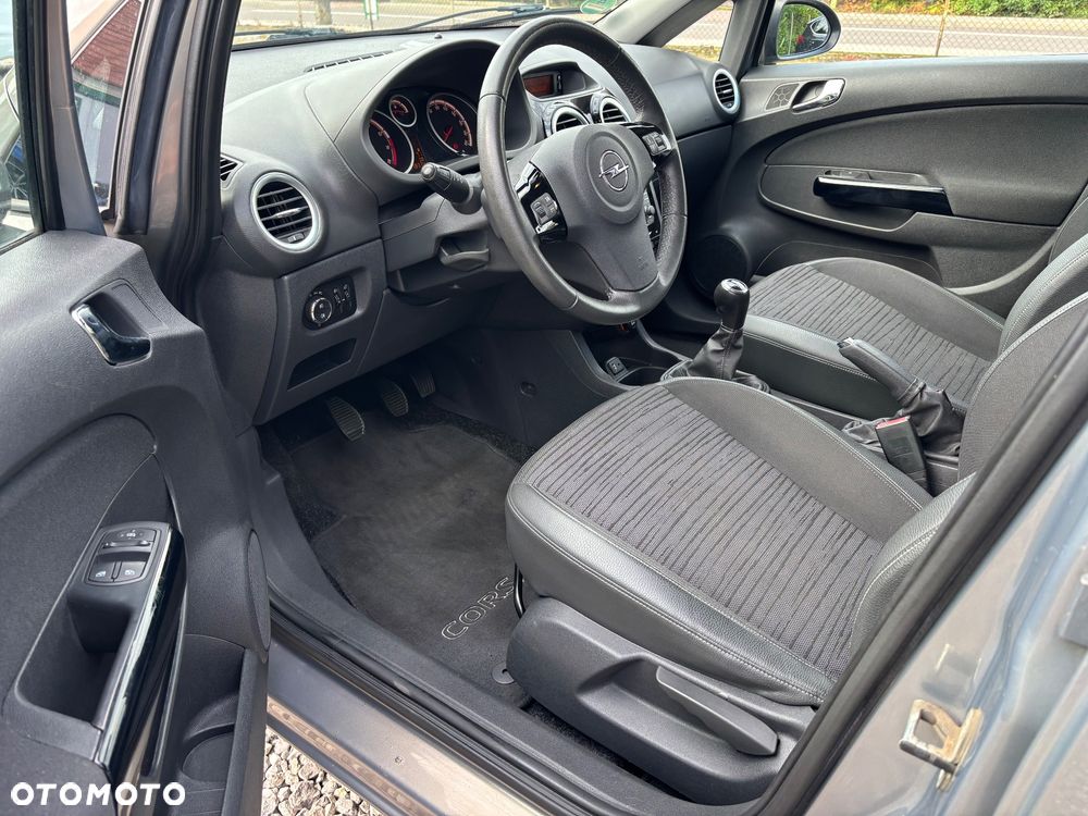 Opel Corsa 1.2 16V Cosmo - 5
