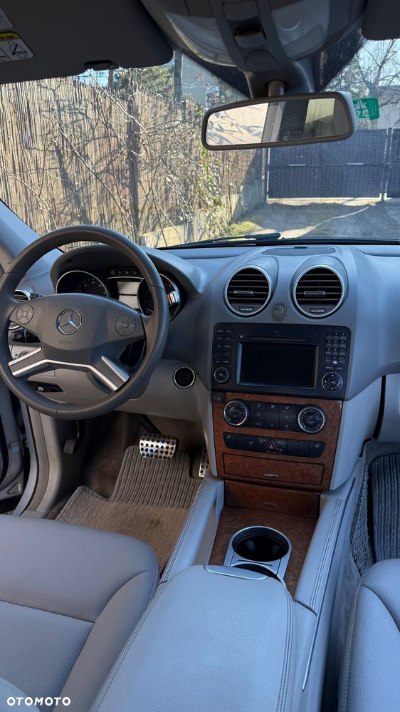 Mercedes-Benz ML - 10