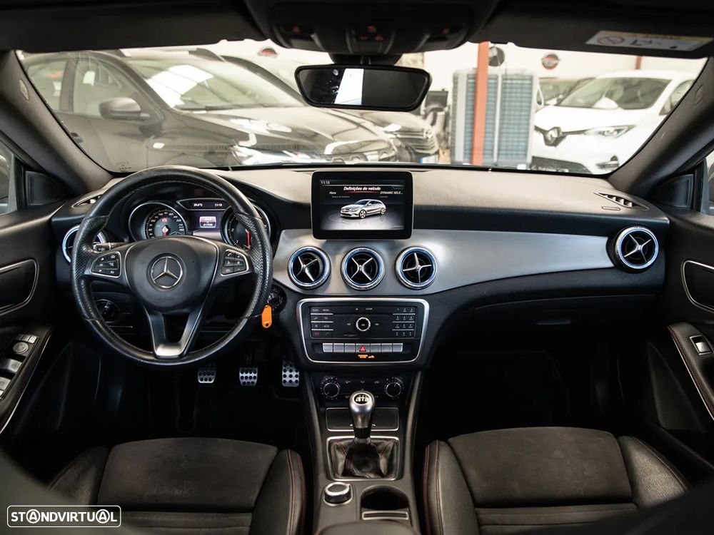 Mercedes-Benz CLA 200 d Shooting Brake AMG Line - 11