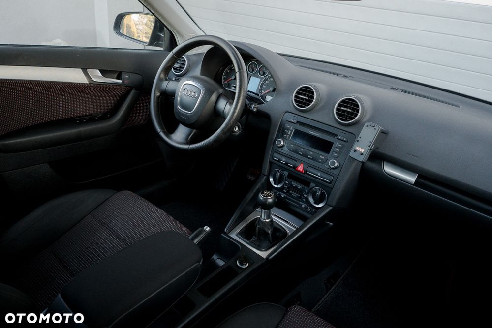 Audi A3 Sportback 1.6 Attraction - 24