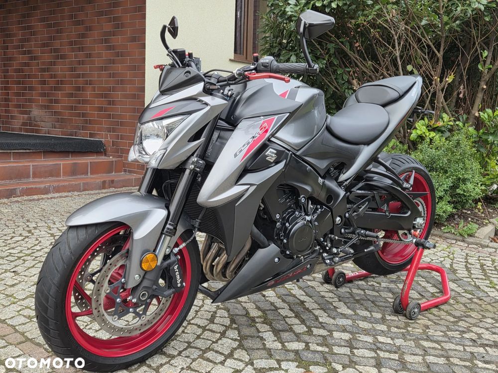 Suzuki GSX - 1