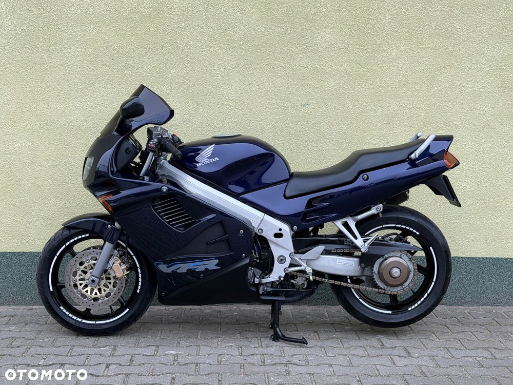 Honda VFR - 24