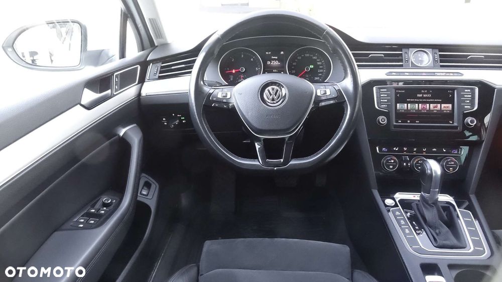 Volkswagen Passat - 31