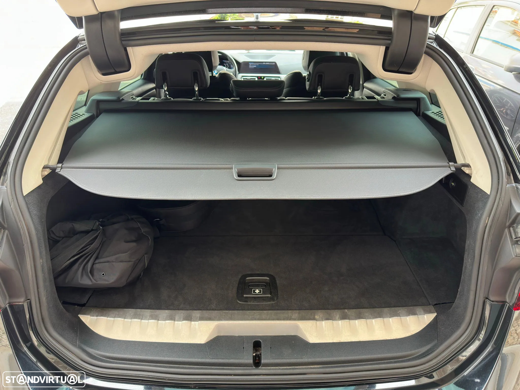 BMW 330 e Touring Line Sport Auto - 27