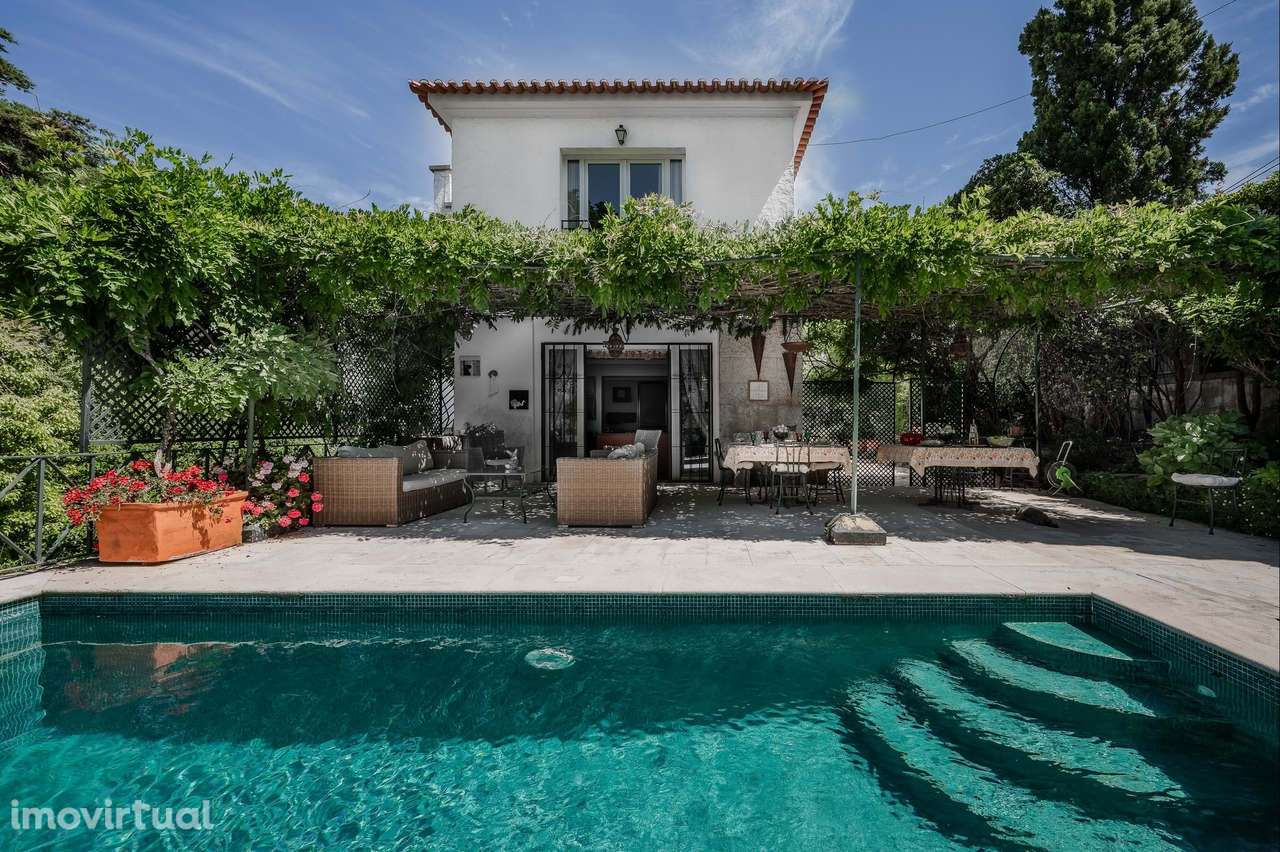 Moradia no Estoril - Jardim, piscina ,10 assoalhadas - Vista Panorâmic - Grande imagem: 3/46
