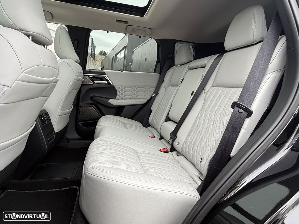 Mitsubishi Outlander - 15
