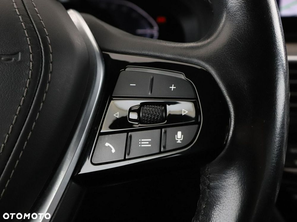BMW Seria 5 530e xDrive Luxury Line - 36