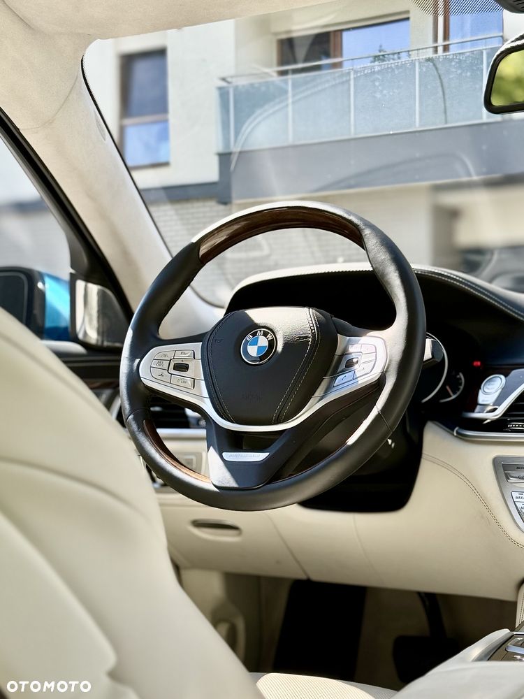 BMW Seria 7 750Li - 16