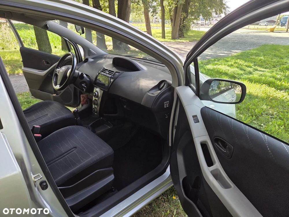 Toyota Yaris 1.4 D-4D Sol - 11