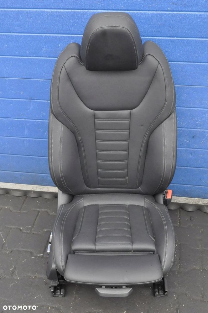 BMW I4 G26 FOTELE KANAPA BOCZKI SKÓRA M-PAKIET ANGLIK 23R - 4