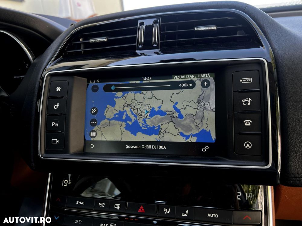 Jaguar XE 20d Aut. Portfolio - 12