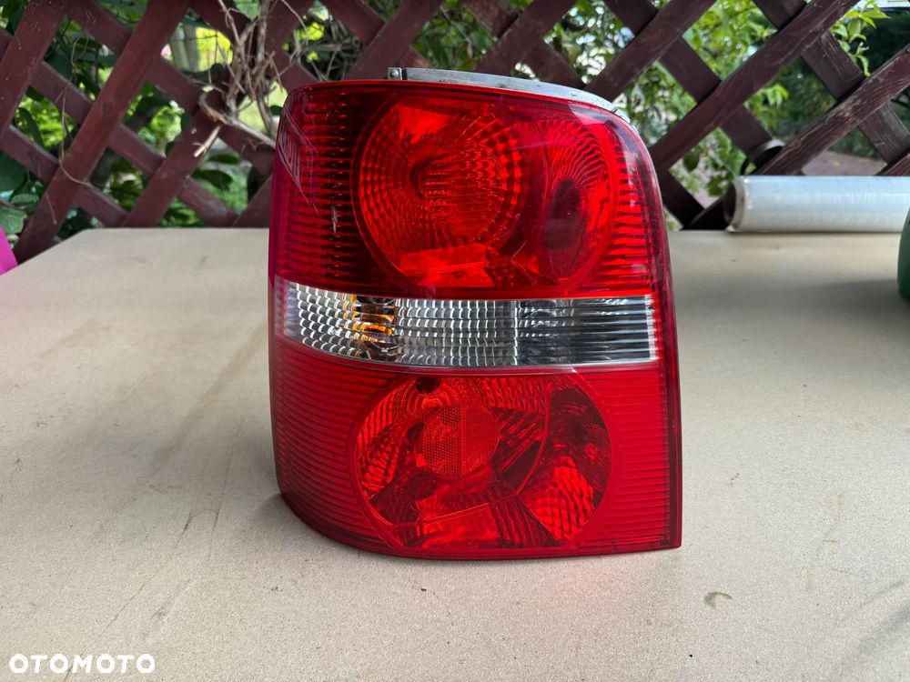 Lampa tylna lewa VW Touran I Europa