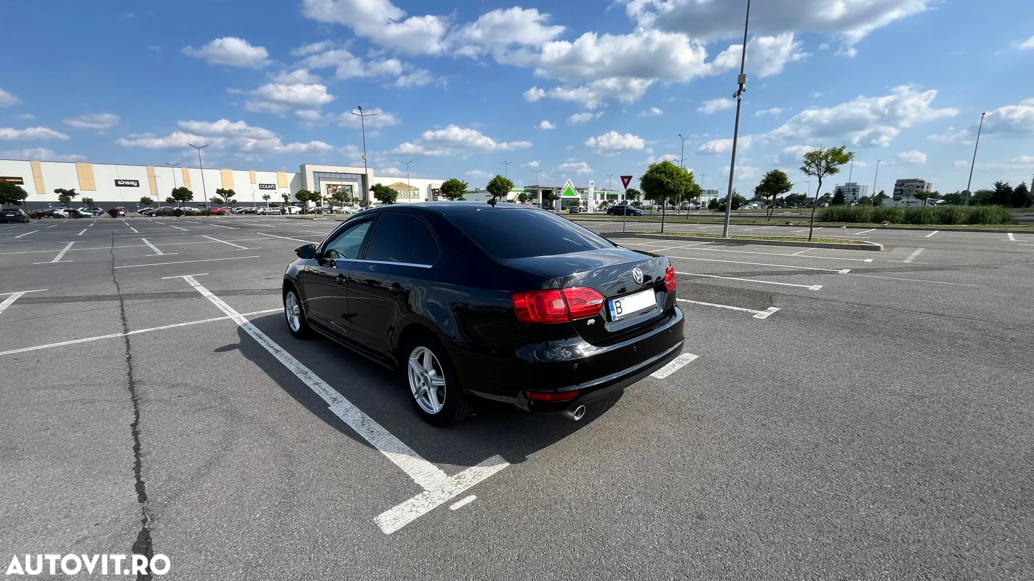 Volkswagen Jetta 1.6 TDI DPF Trendline - 8