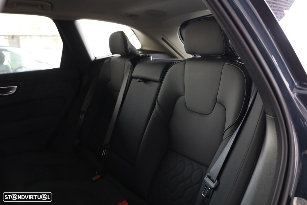 Volvo XC 60 2.0 T6 PHEV Core AWD - 17