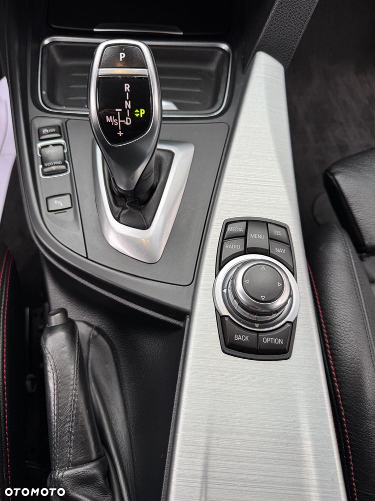BMW Seria 3 330d Sport Line - 25