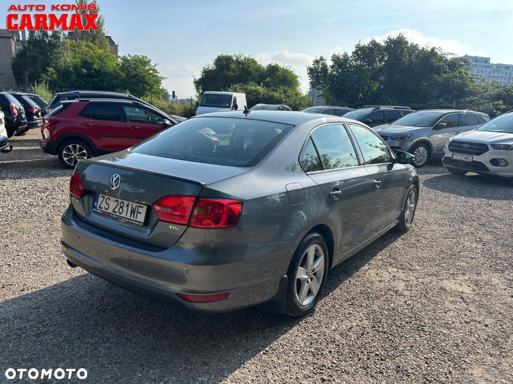 Volkswagen Jetta 1.6 TDI Comfortline - 11
