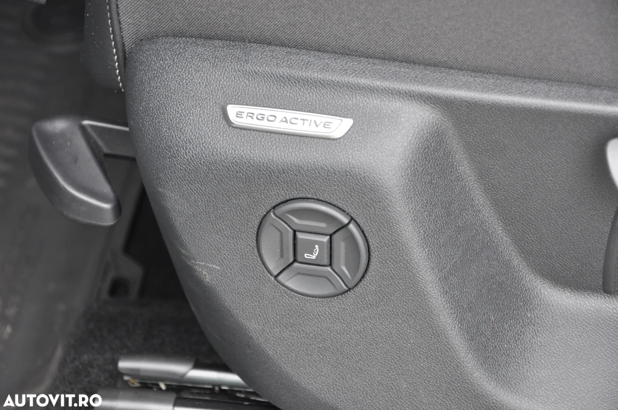Volkswagen Tayron 2.0 TDI 4Motion DSG R-Line - 18
