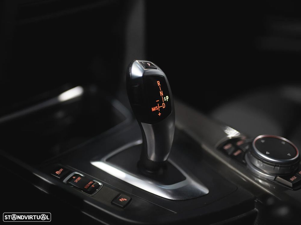 BMW 318 d Touring Aut. Sport Line - 17